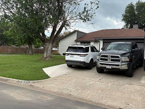 4th image of 301 Grand Meadow Dr