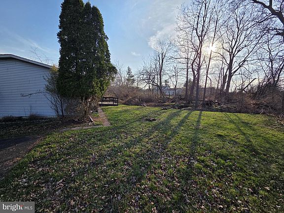 2nd image of 24 Shagbark Ct E