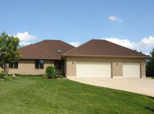 2822 Spruce Ter, Island Lake, IL 60042