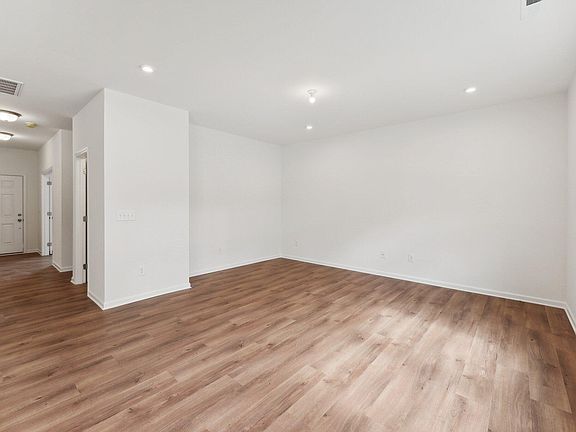 4th image of 434 Bassett Ln