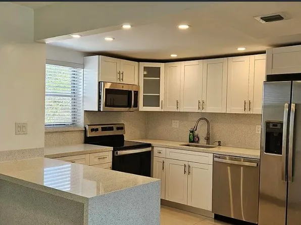 9170 Fontainebleau Blvd APT 301, Miami, FL 33172