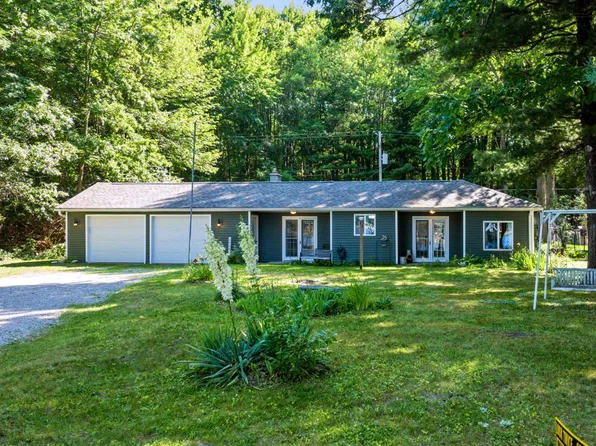 3664 N Water Rd, Sanford, MI 48657