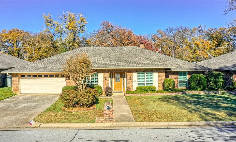 1st image of 4101 Three Oaks Dr