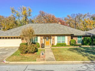 4101 Three Oaks Dr, Arlington, TX 76016