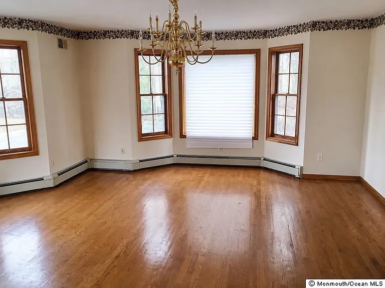 61 Honey Locust Dr — Photo 4