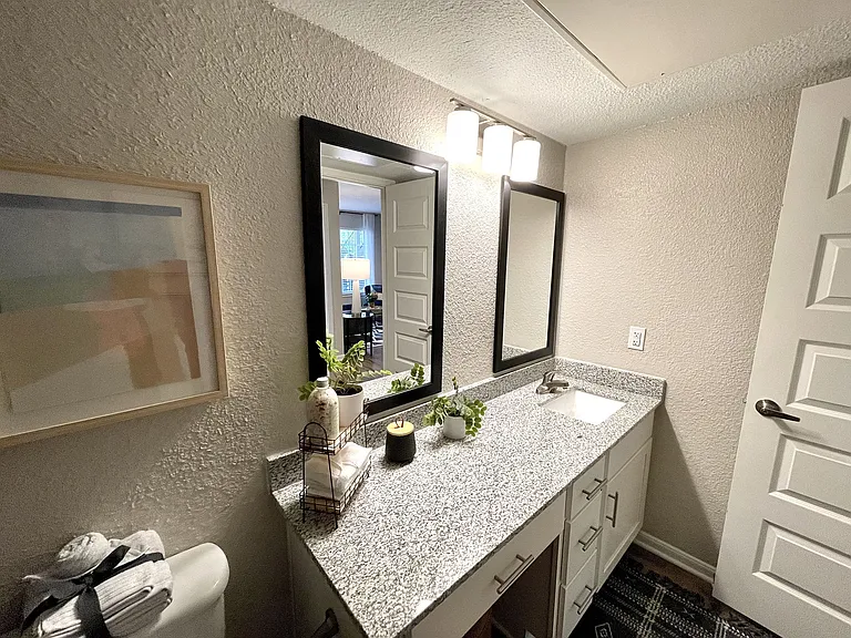 1520 Enclave Pkwy — Photo 11