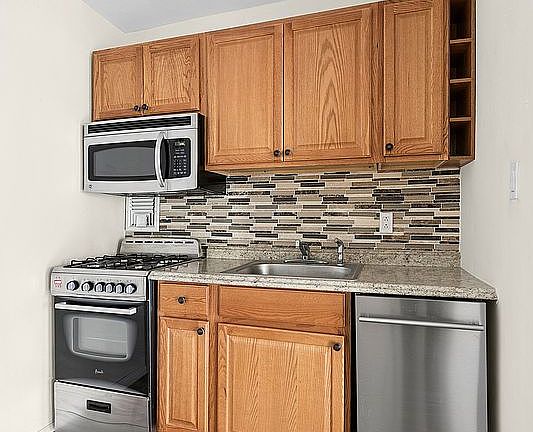 3rd image of 1420 York Ave APT 4B