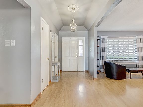 5th image of 3832 Fenton Ave