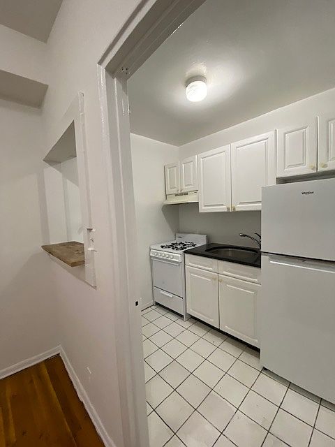 1st image of 500 1/2 E 84th St APT 3A