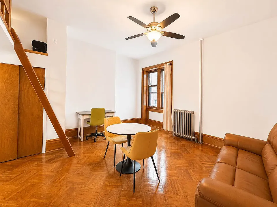 67 W 68th St #3B