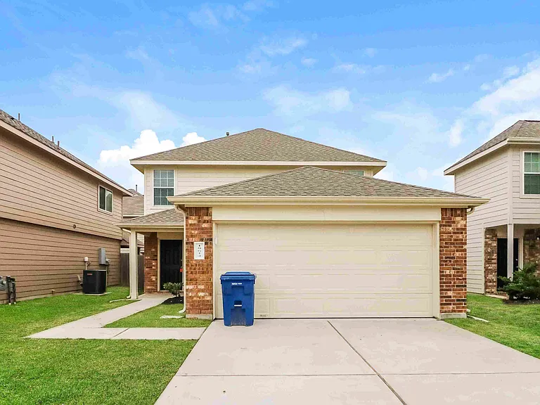 18614 Tarlo River Trl — Photo 1