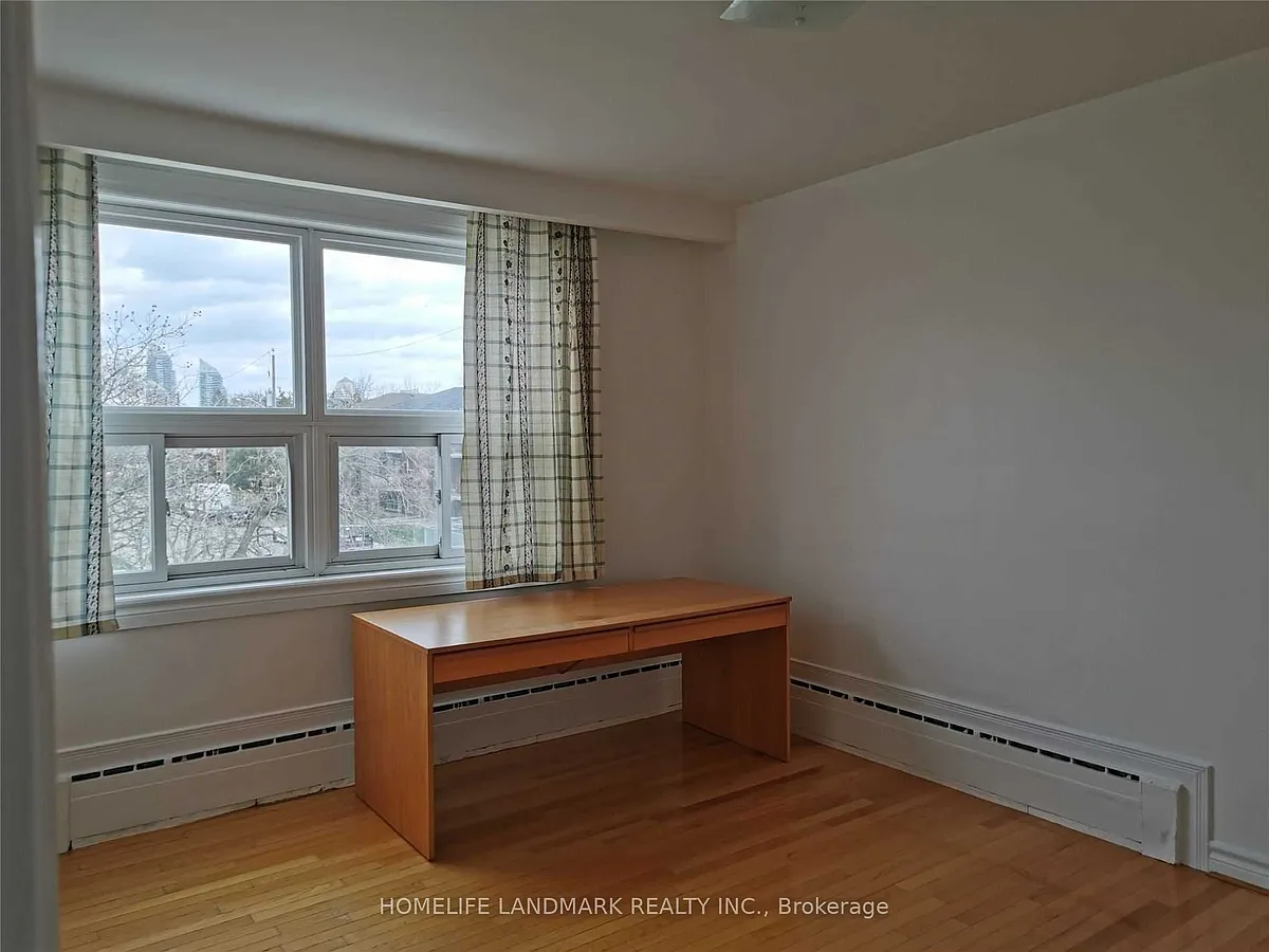 Building Photo - 407 Royal York Rd #UPPER