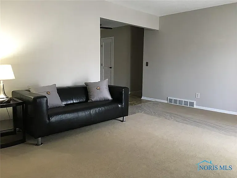 4519 W Bancroft St #6 — Photo 11