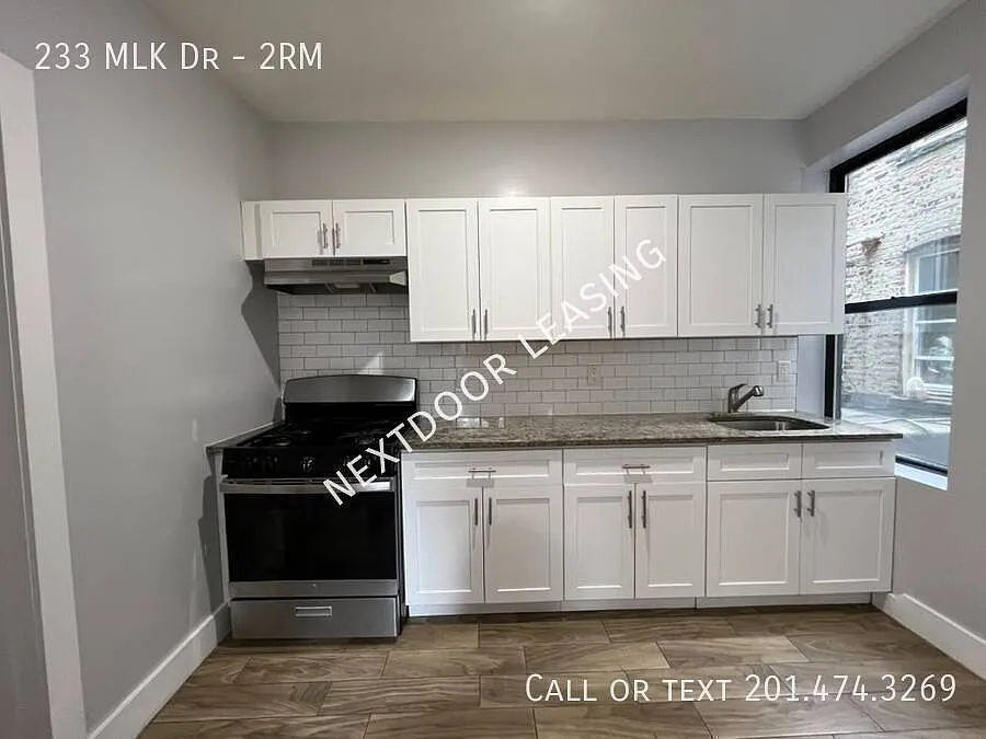 233 MLK Dr — Photo 2