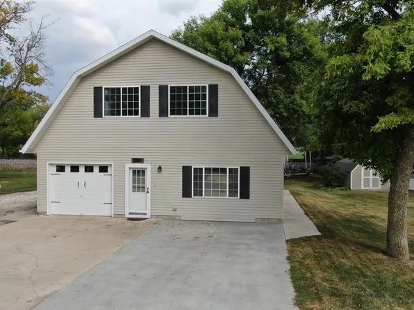 1848 Cornelia Dr, Clarion, IA 50525