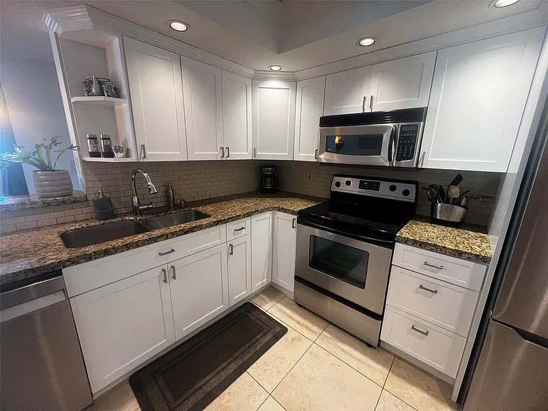 1170 N Federal Hwy #311 — Photo 5