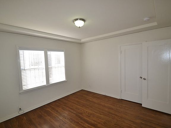 5th image of 1105 W 81st St