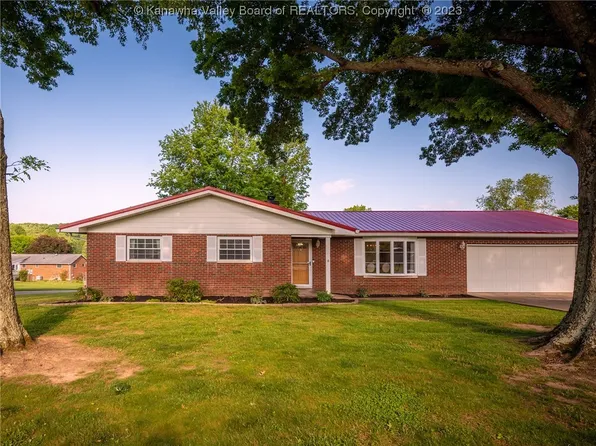 142 Green Acres Dr, Hurricane, WV 25526