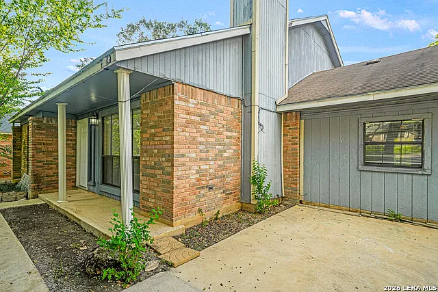 3 bed, 2.0 bath, 1952 sqft, $1,595 — Photo 3
