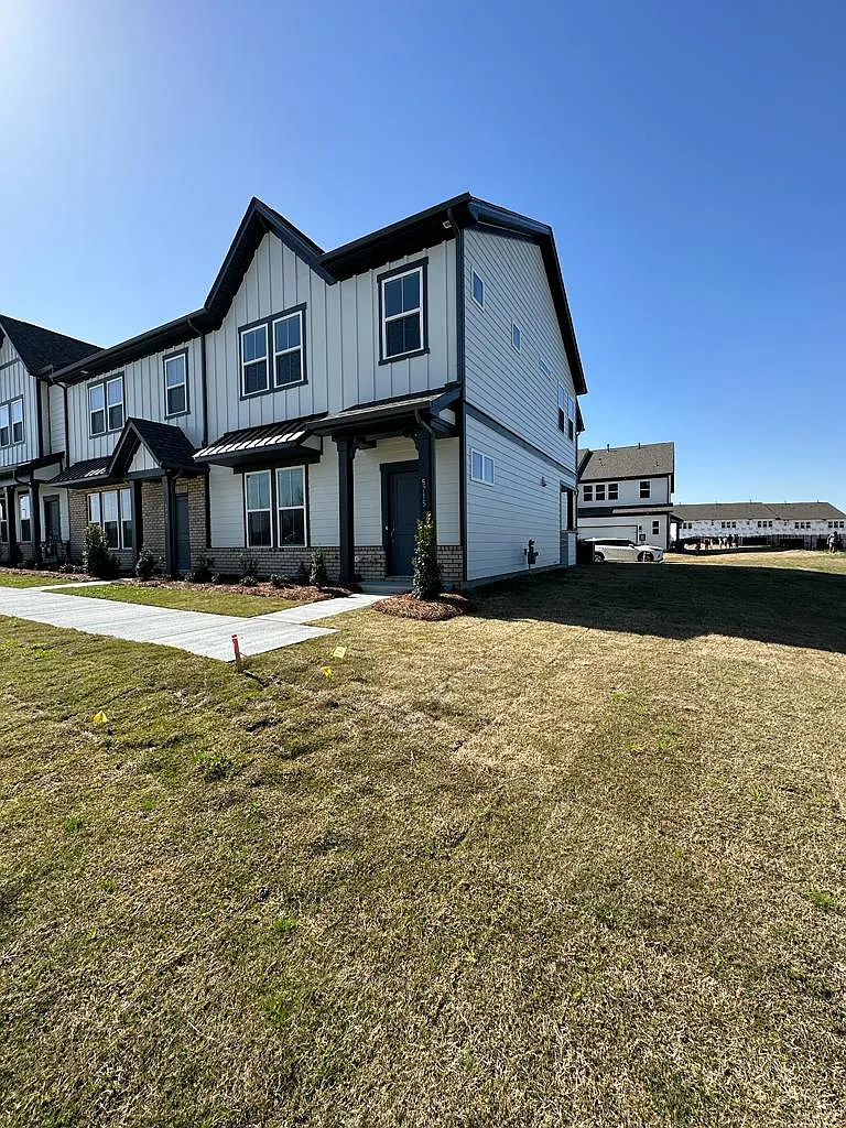 3 bed, 2.5 bath, 1849 sqft, $2,499 — Photo 1