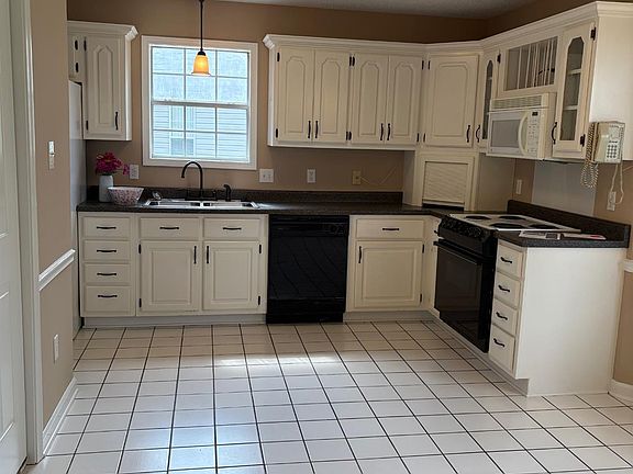 3rd image of 201 Hunters Ridge Dr