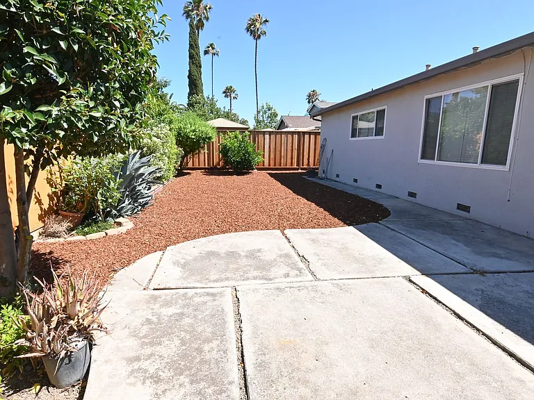 5659 Lathrop Dr — Photo 21