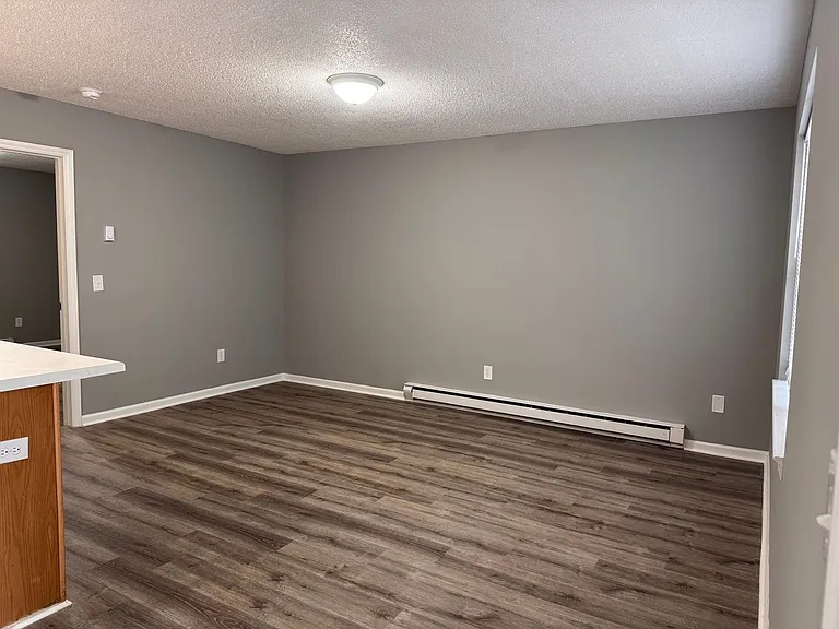 747-749 S Lake Dr — Photo 3