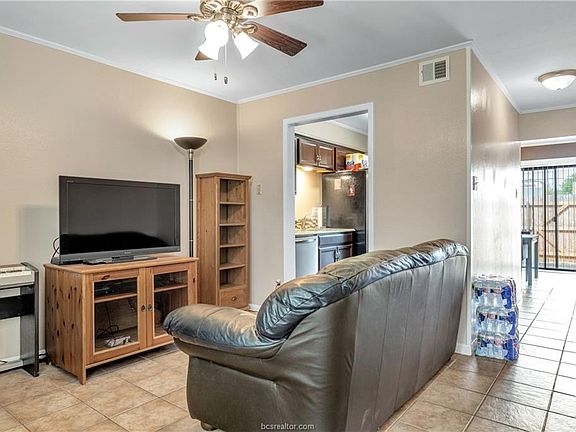 4th image of 1900 Dartmouth St APT G5