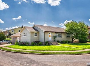 456 Steinway Rd, Saddle Brook, NJ 07663