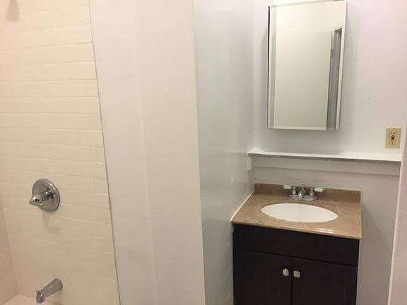 4th image of 7052 S Western Ave #202