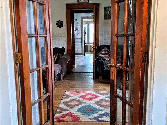 5th image of 216 E Florence Ave