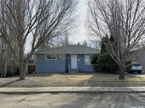 1752 93rd STREET, North Battleford, SK S9A 0C8