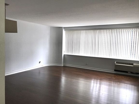 4th image of 211 E Ohio St APT 1608