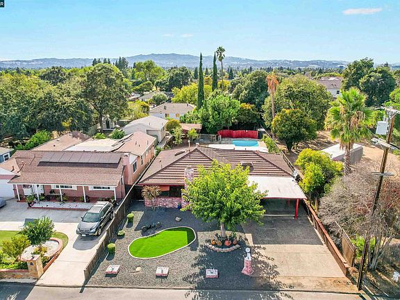 3rd image of 1193 Almendra Ct