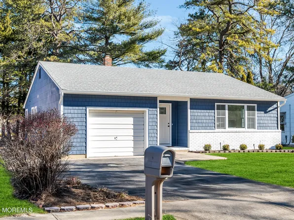 8 Manassas Drive, Toms River, NJ 08757
