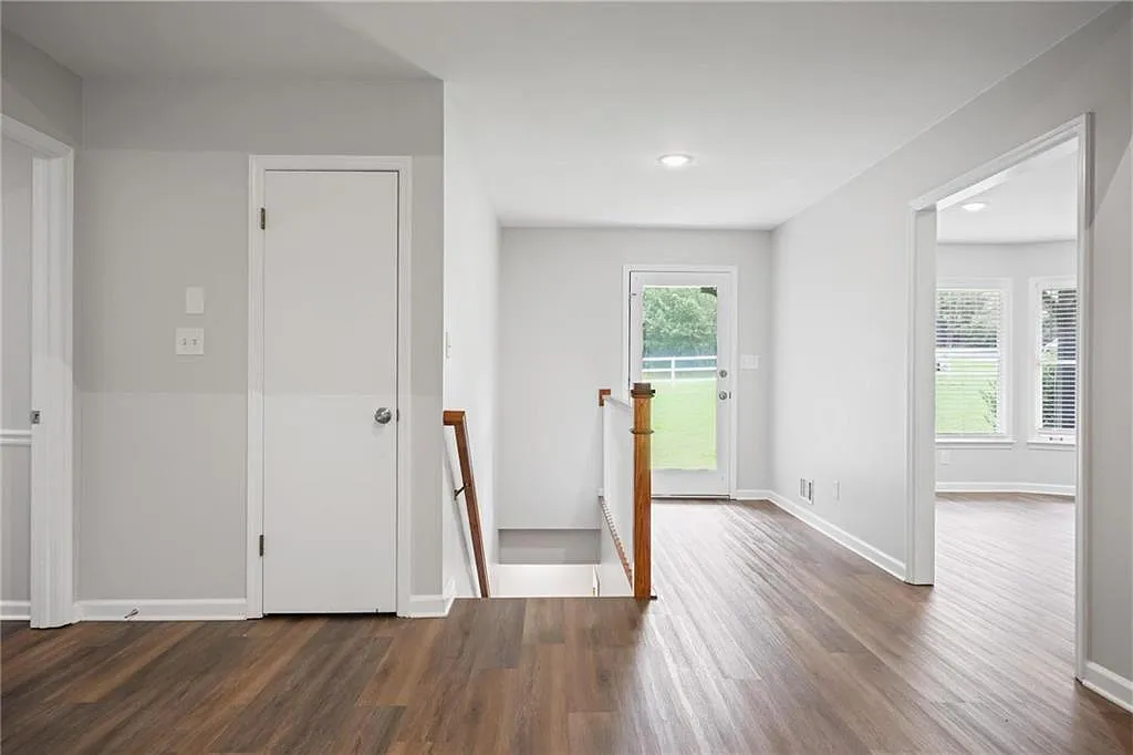3 bed, 2.0 bath, 2364 sqft, $2,500 — Photo 3