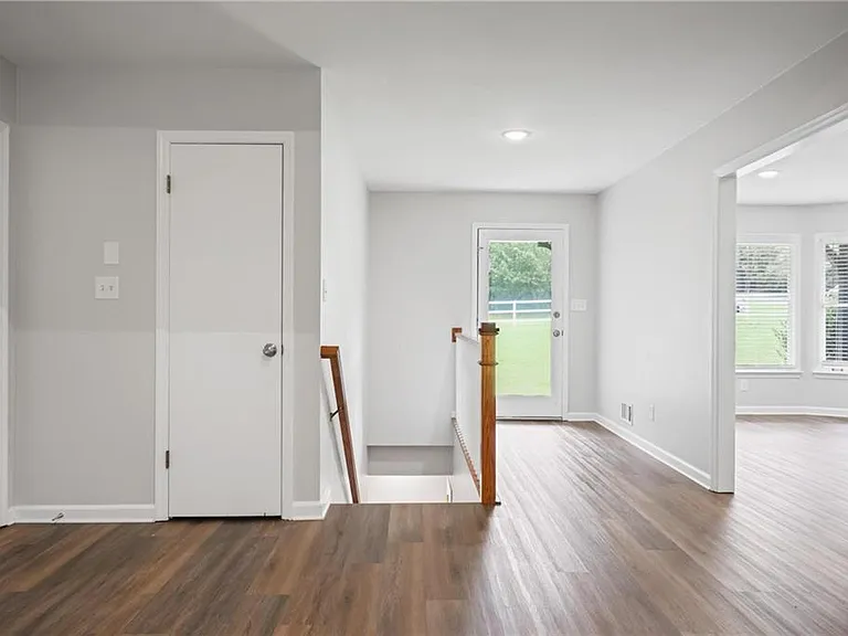 410 Hickory Walk — Photo 3