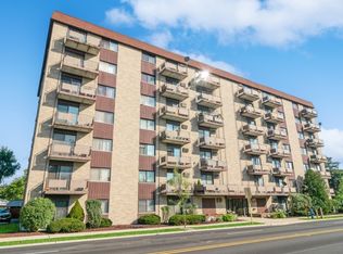 850 Des Plaines Ave APT 101, Forest Park, IL