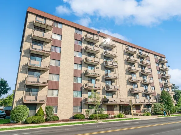 850 Des Plaines Ave APT 101, Forest Park, IL 60130