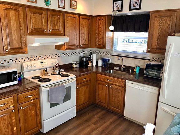 4th image of 89 Revere Dr