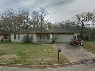 1005 Wedgewood Cir, Bryan, TX 77801