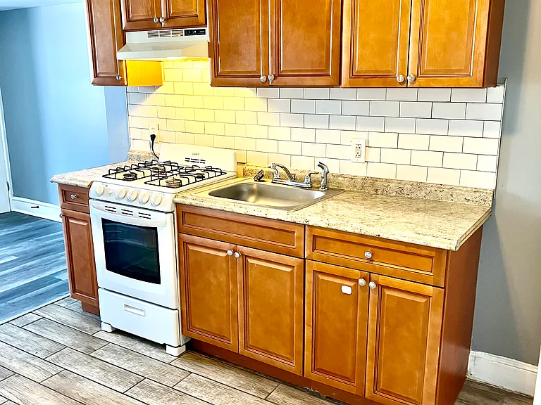 904 E Tioga St #2 — Photo 10