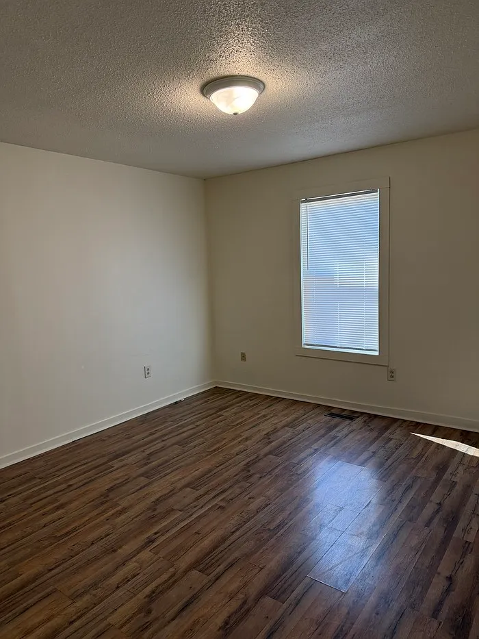 2 bed, 1.0 bath, 784 sqft, $825 — Photo 3