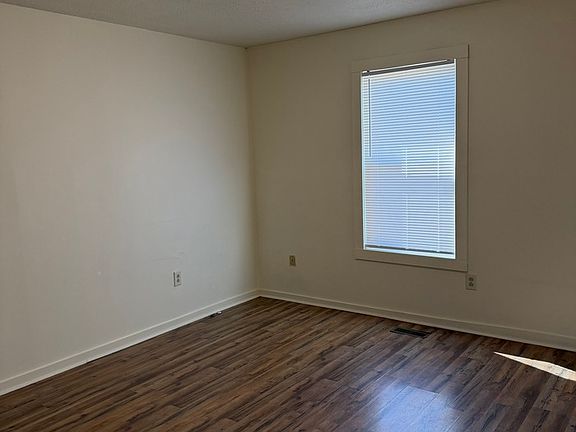 3rd image of 108 Suzanne Cir #B