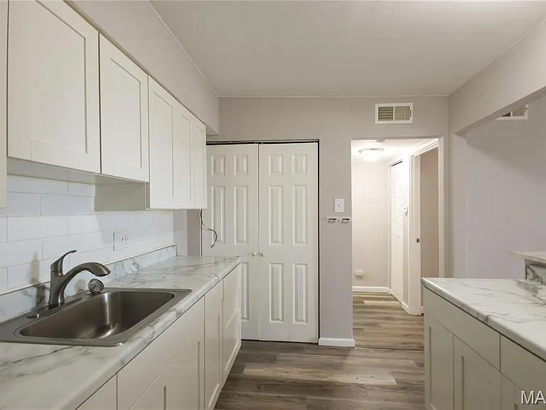 4770 Kings Dr #G — Photo 8