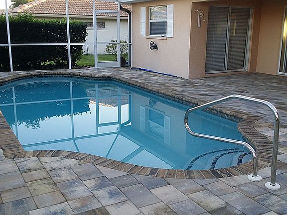 3rd image of 6633 Deering Cir