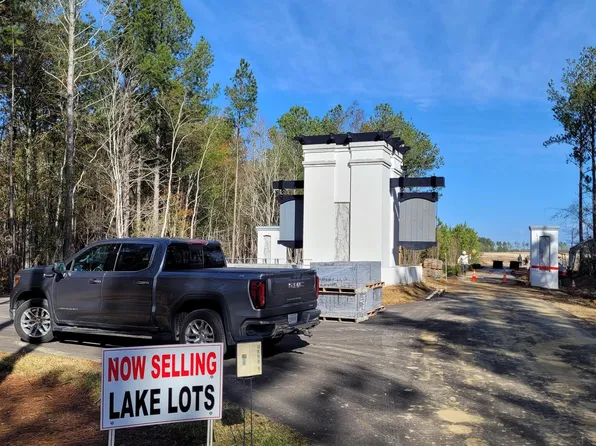 13 Hidden Pass Dr, Denham Springs, LA 70726