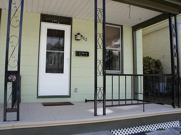 3rd image of 302 E Walnut St