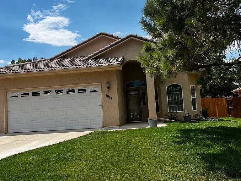 1013 Cedarcrest Dr — Photo 1