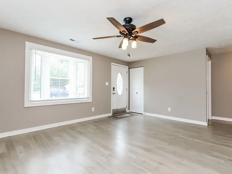 531 Ashwood Dr — Photo 7